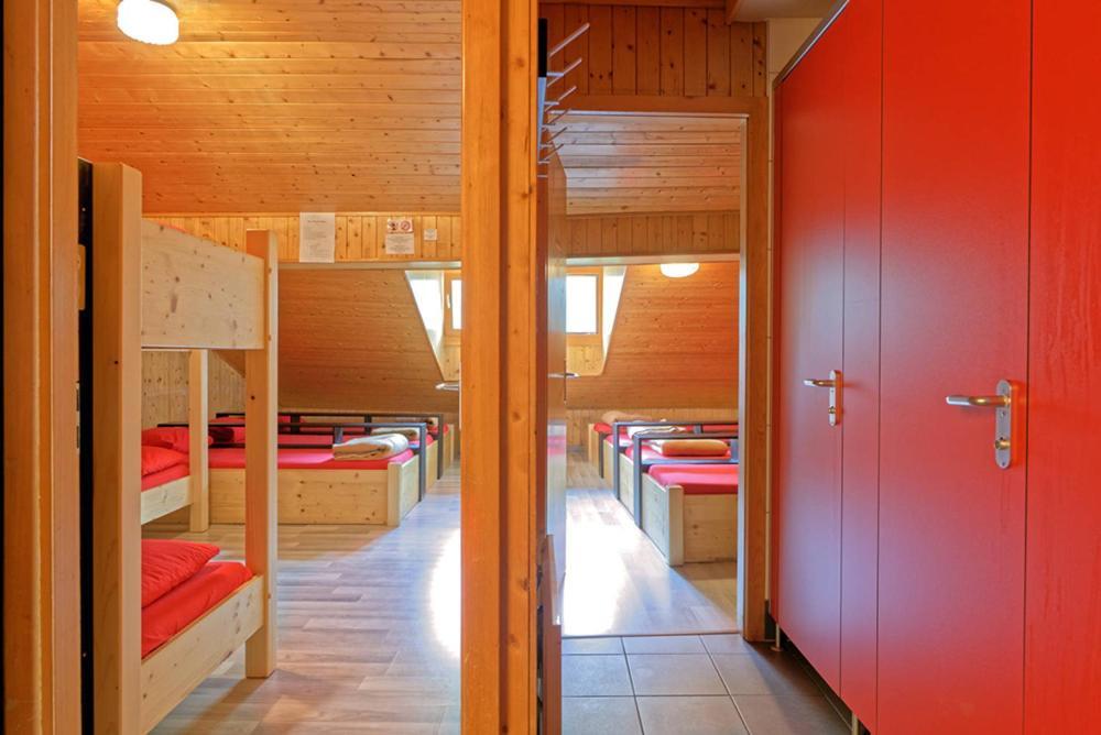 Petit Velan - Coworking & Coliving Hostel Bourg-Saint-Pierre Exterior photo