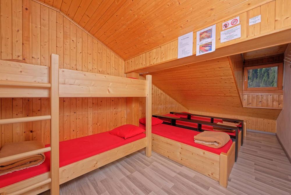 Petit Velan - Coworking & Coliving Hostel Bourg-Saint-Pierre Exterior photo