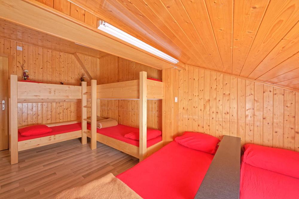Petit Velan - Coworking & Coliving Hostel Bourg-Saint-Pierre Exterior photo
