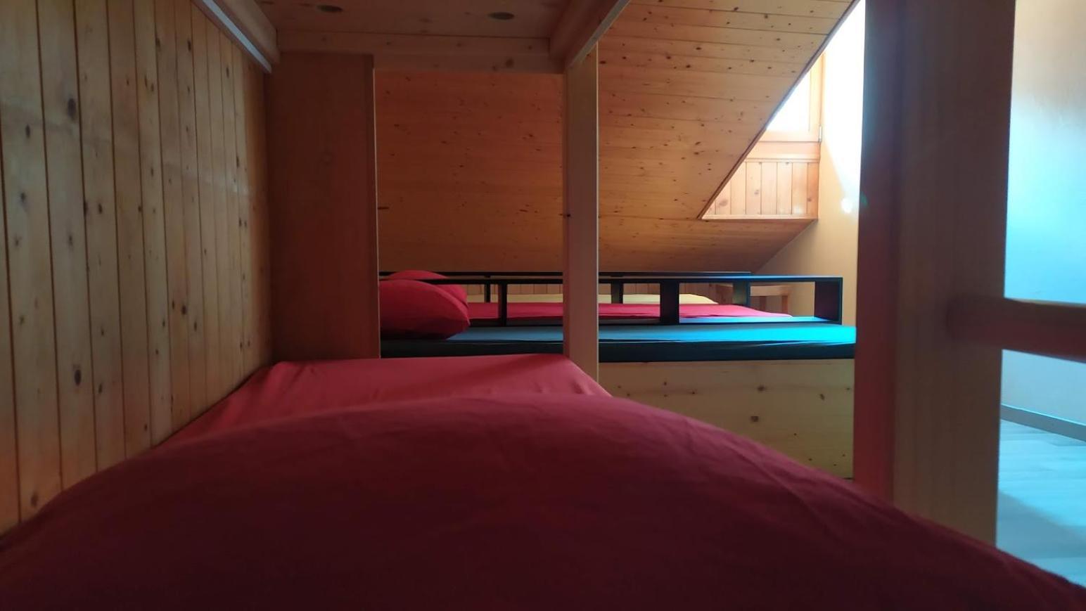 Petit Velan - Coworking & Coliving Hostel Bourg-Saint-Pierre Exterior photo