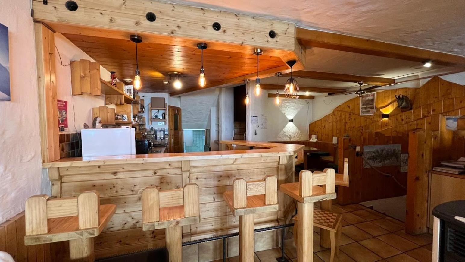 Petit Velan - Coworking & Coliving Hostel Bourg-Saint-Pierre Exterior photo